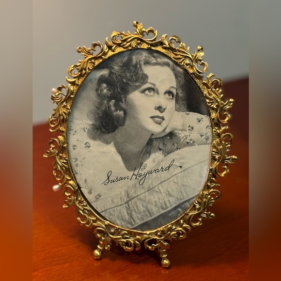 Vintage Oval Gold Filigree Picture Frame | Hollywood Star Susan Hayward Print | - Picture 1 of 7